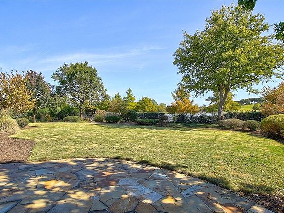 5th image of 3212 Club View Dr