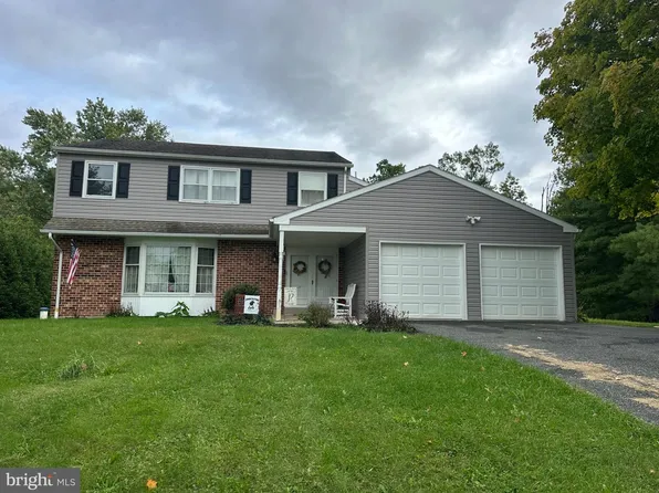 63 Lark Ln, Gilbertsville, PA 19525