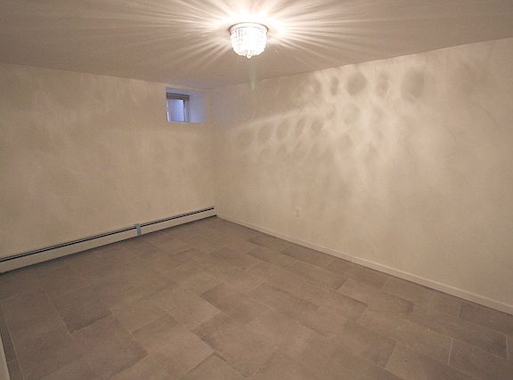 4th image of 409 Cornelia St #1-A