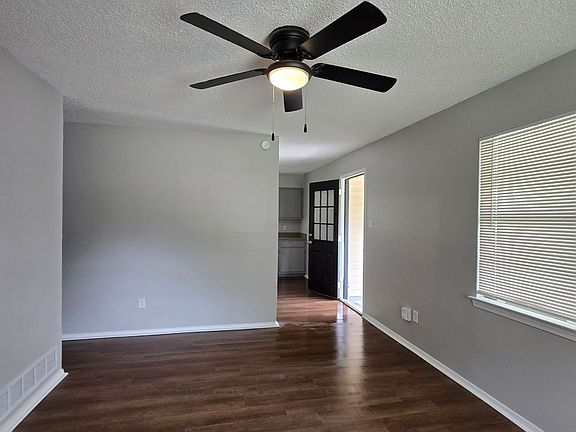 4th image of 3200 Fairmeadow Dr