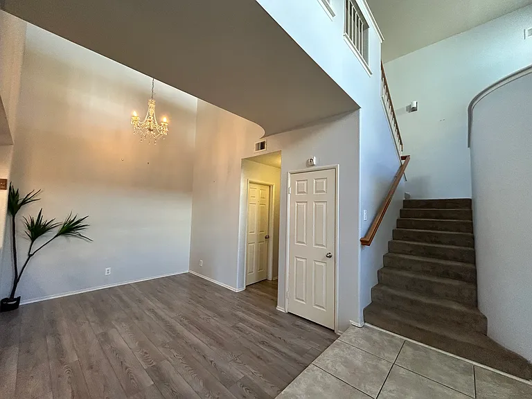 15743 Pepper St — Photo 13