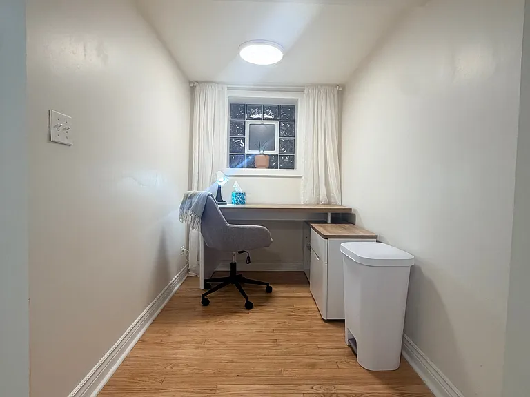 1624 N Oakley Ave — Photo 10