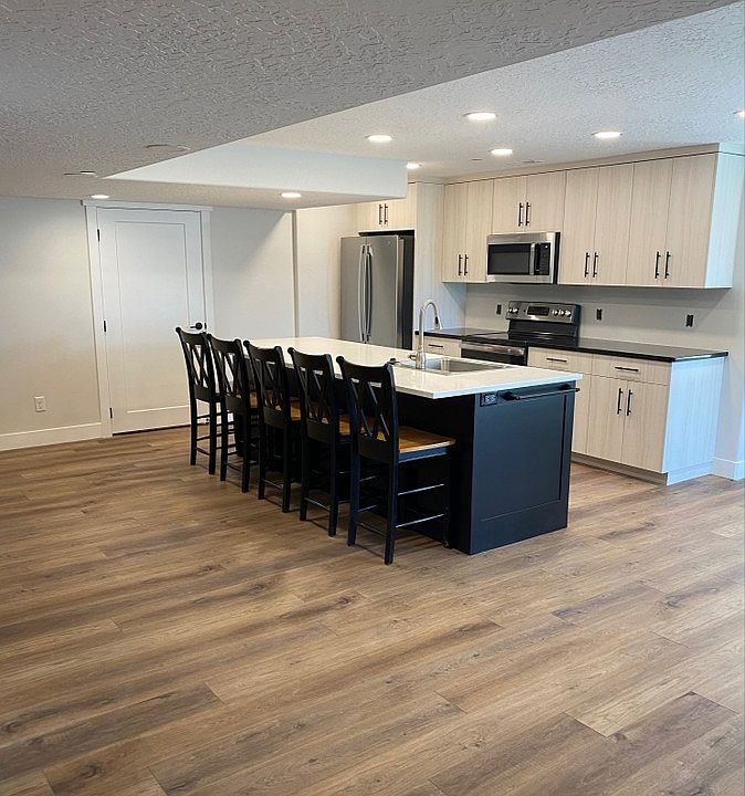 1st image of 909 N Burke Ln