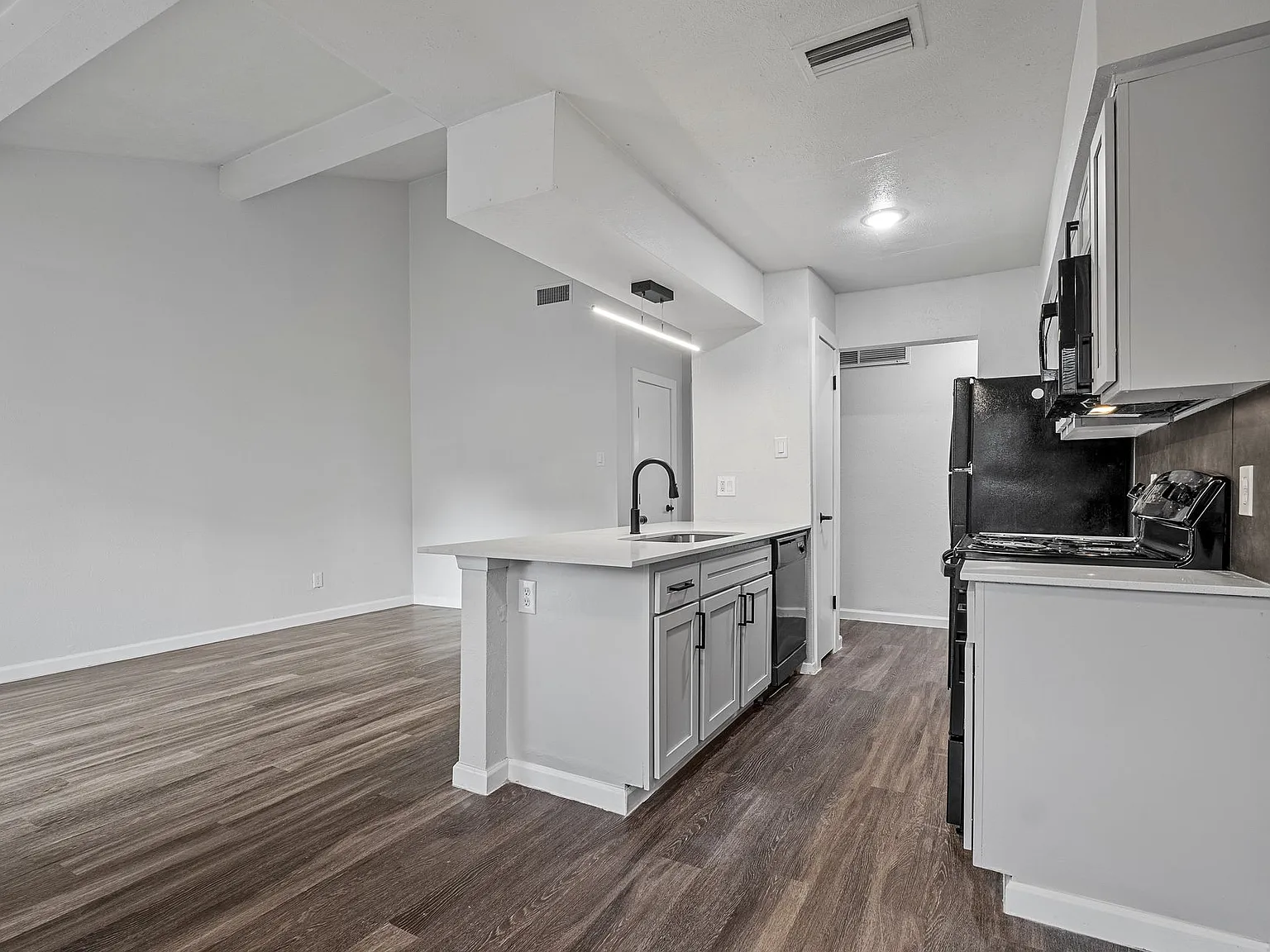 Oakline Apartments — Photo 4