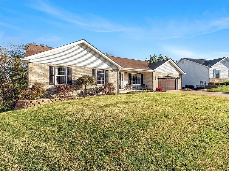 2109 Brookview Ct — Photo 2