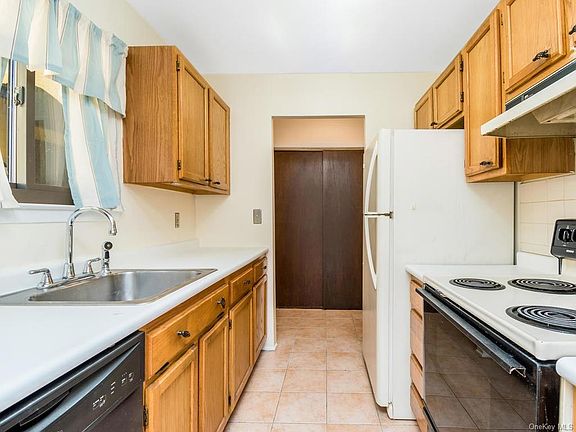 2nd image of 12 Granada Cres APT 7