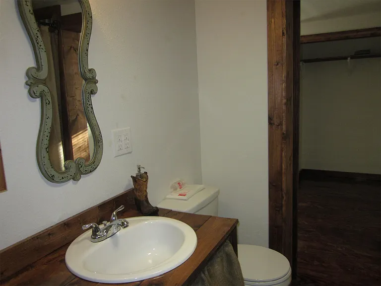 121 N Hamilton St — Photo 11