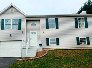 99 Moonlight Ln, Martinsburg, WV 25404