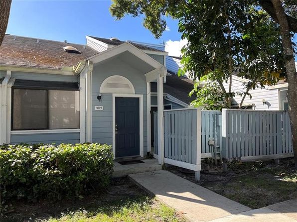 1821 Racquet Ct #1821