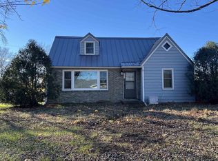 1037 S 11th St, Prairie Du Chien, WI 53821