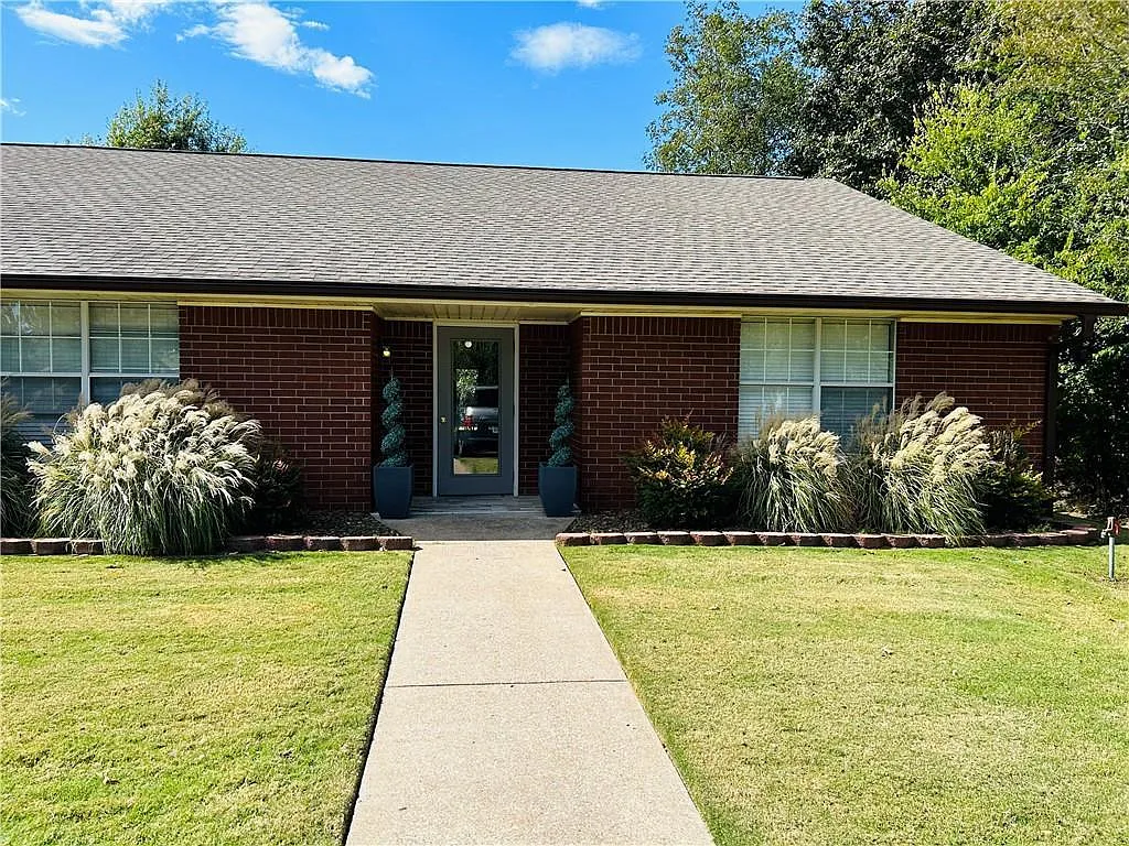 3701 W Cedar St — Photo 1
