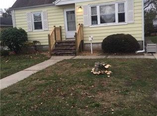 565 N Fulton Ave, Lindenhurst, NY 11757