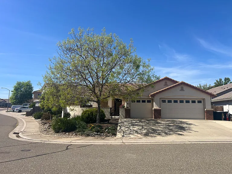 8037 Bester Ct — Photo 1