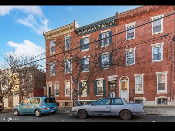 5th image of 2045 N Howard St #3F