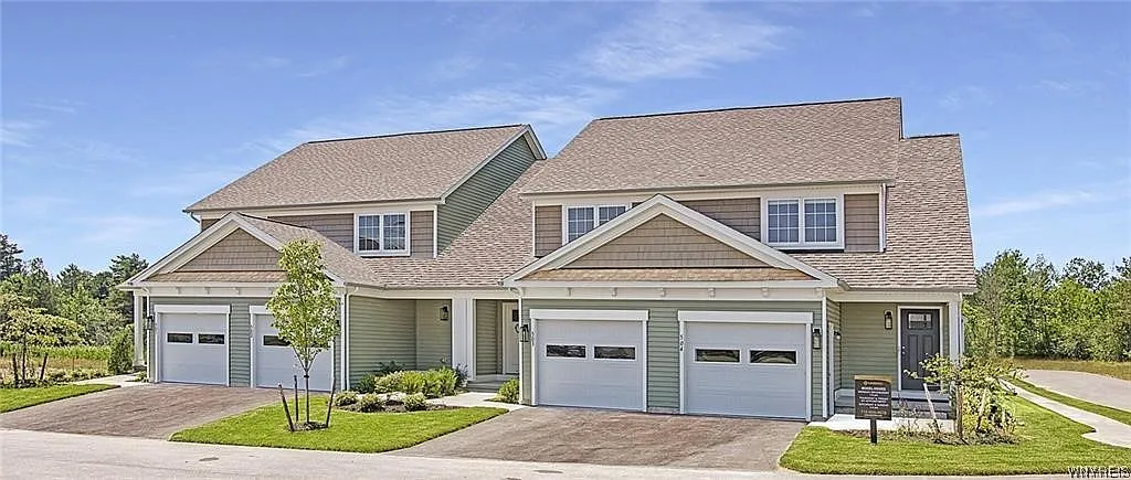 204 Carriage Ln photo 1