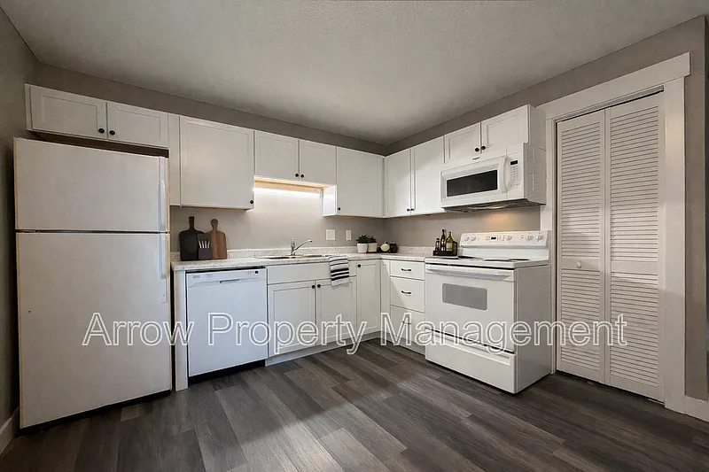 2 bed, 1.0 bath, 830 sqft, $895 — Photo 3