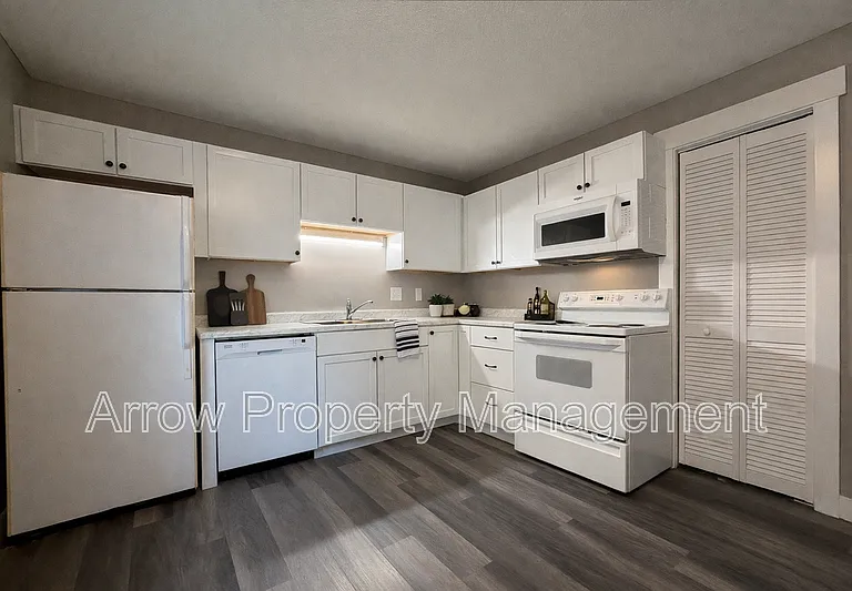 1027 A St #12 — Photo 3
