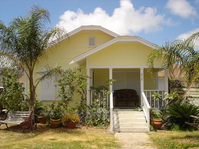 1st image of 217 E Brundrett Ave