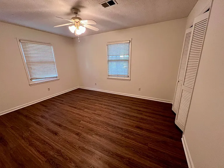 1402 Northgate Dr — Photo 13