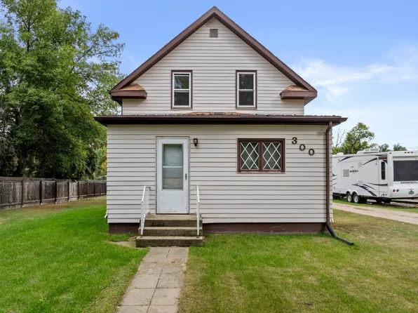 300 1st St E, Velva, ND 58790