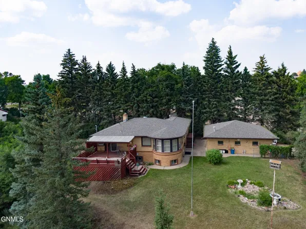 607 1st Ave NW, Mandan, ND 58554