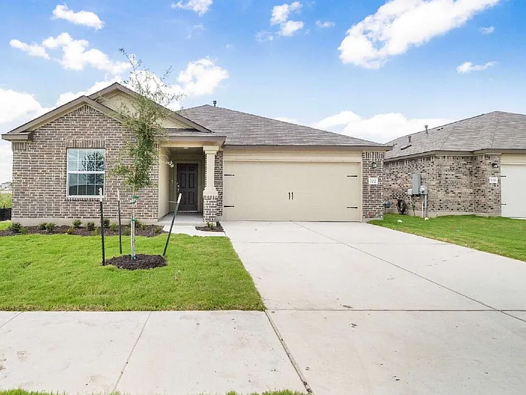 102 Sebring Cir — Photo 1