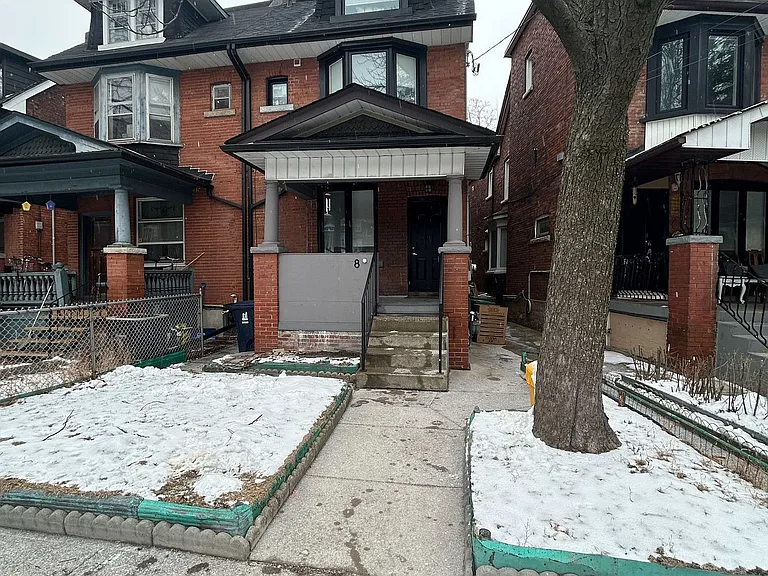 8 Rusholme Park Cres #MAIN — Photo 2