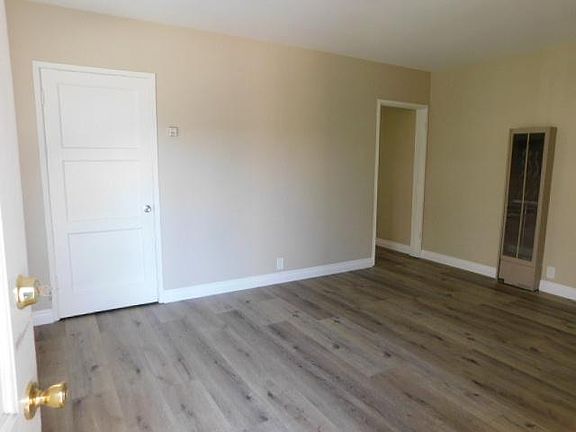 4th image of 5546 Klump Ave