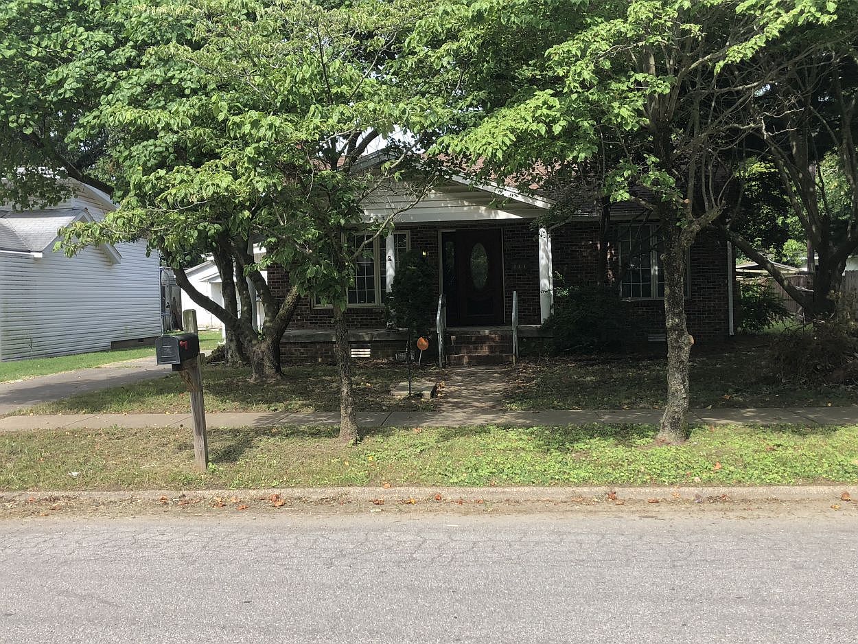 311 S 3rd St, Charleston, MO 63834 Zillow