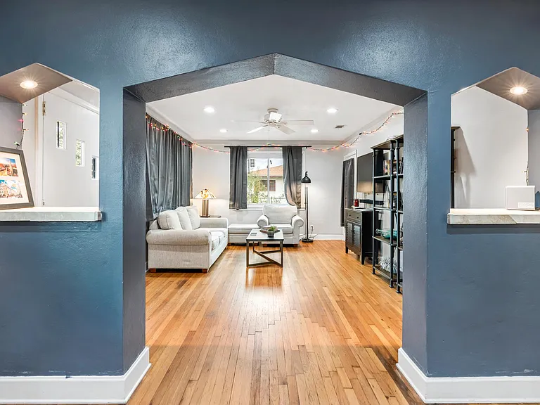 1507 W Gregory St — Photo 2
