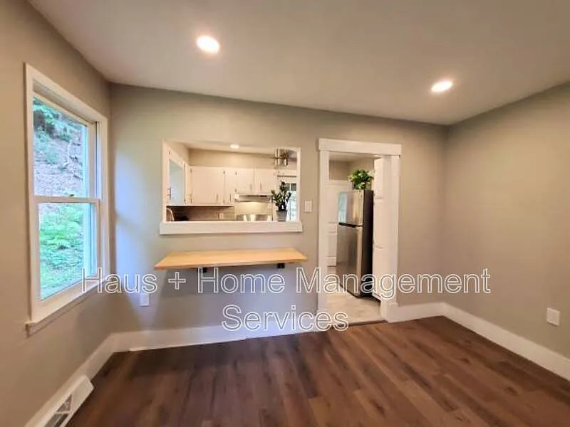 2 bed, 1.0 bath, $1,250 — Photo 3