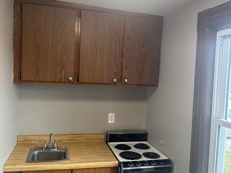 1633 S 84th St #A — Photo 2