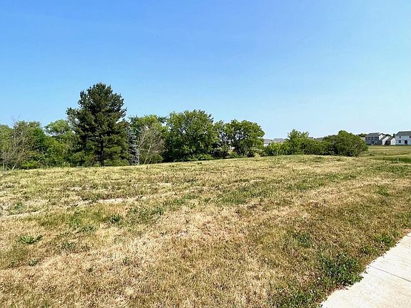 3rd image of W206N17570 HIDDEN CREEK ROAD