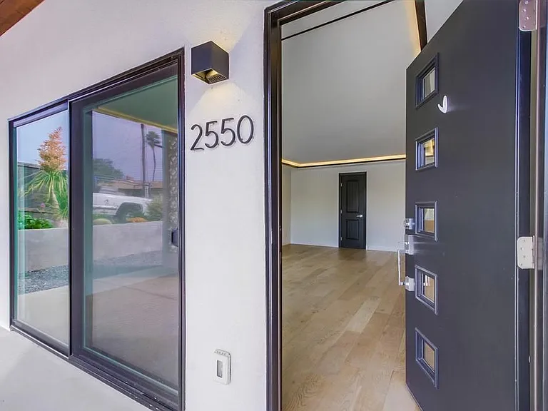 2550 Gregory Dr — Photo 8