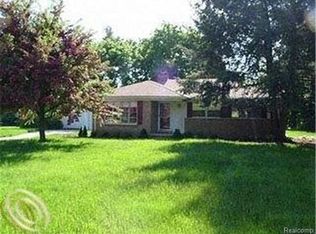 2700 Middlebelt Rd, West Bloomfield, MI 48324