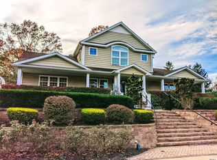 6 Vikings Ct, Bohemia, NY 11716