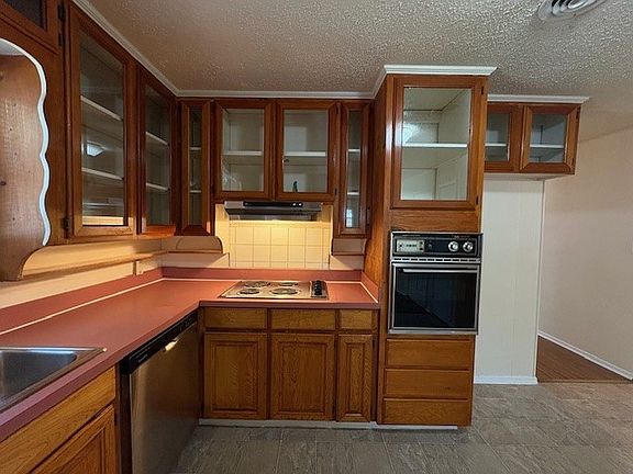 5th image of 8270 Chapin Rd