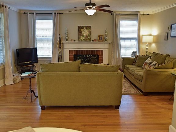 5th image of 410 Magnolia Dr