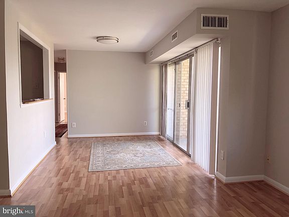 4th image of 8000 Chanute Pl APT 14