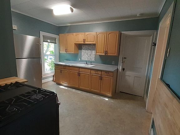 5th image of 38 E Union St