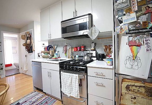 4th image of 542A Hancock St APT 3