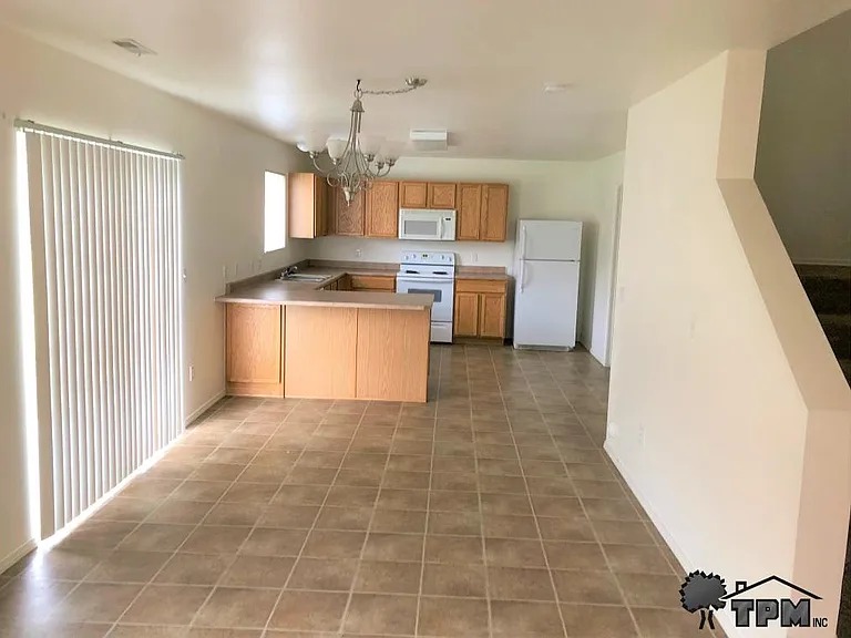 2896 W Willow Way — Photo 4