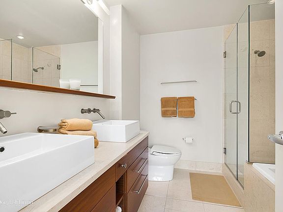 5th image of 225 W 60th St #14B