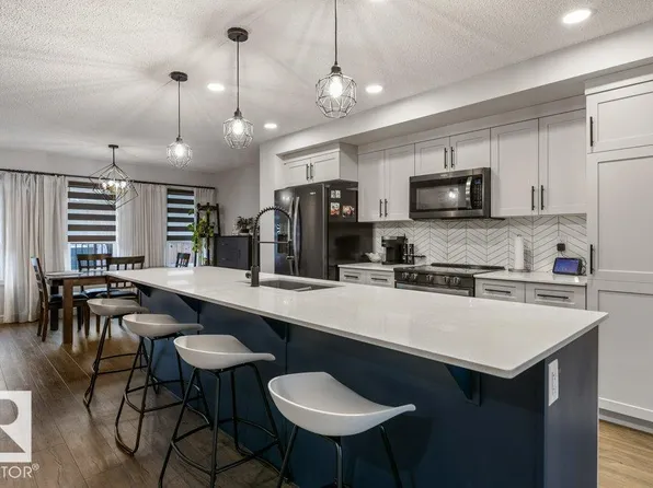 1271 Sandstone Blvd, Strathcona County, AB T8H 1Z8