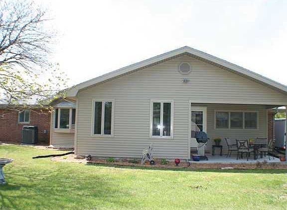 3rd image of 3 E Fairlane Dr