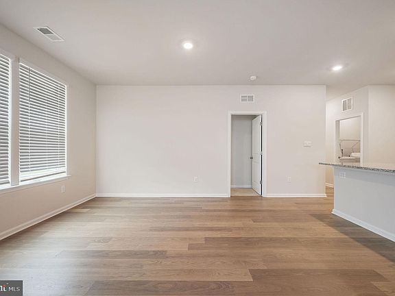 3rd image of 100 Ridgely Blvd