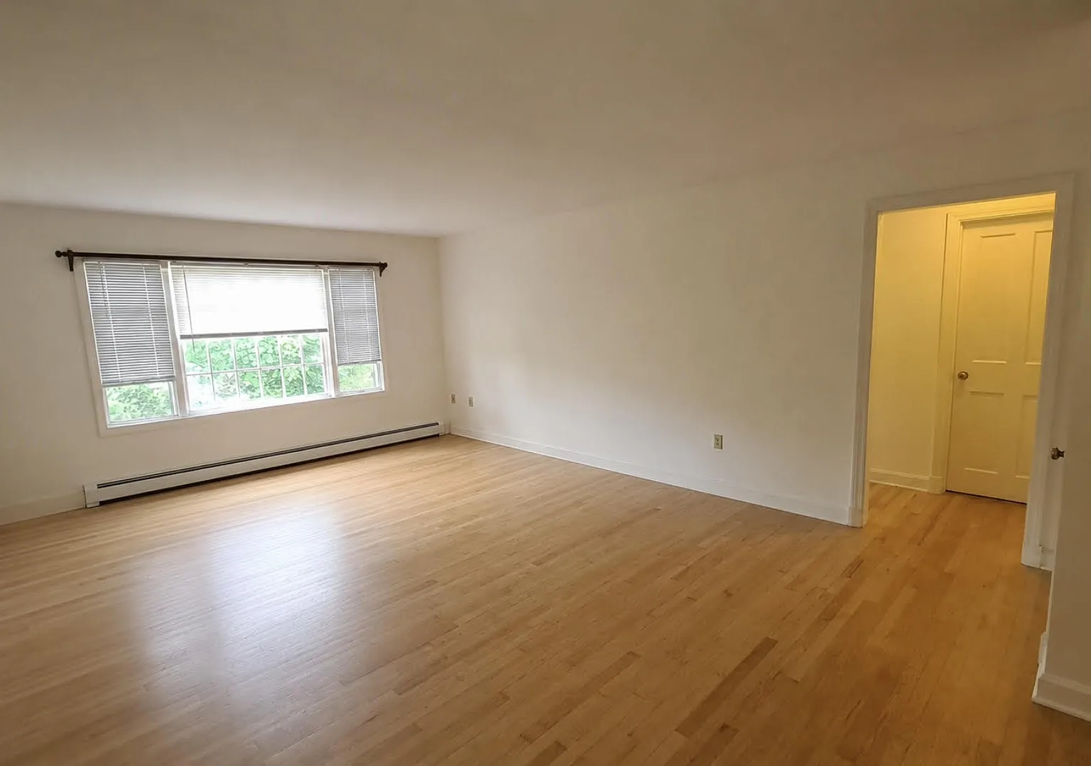 2 bed, 700 sqft, $1,840 — Photo 1