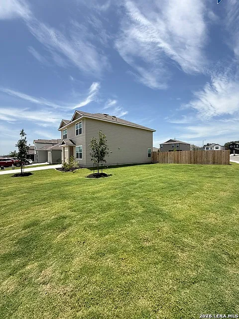 5 bed, 3.0 bath, 2008 sqft, $1,950 — Photo 2