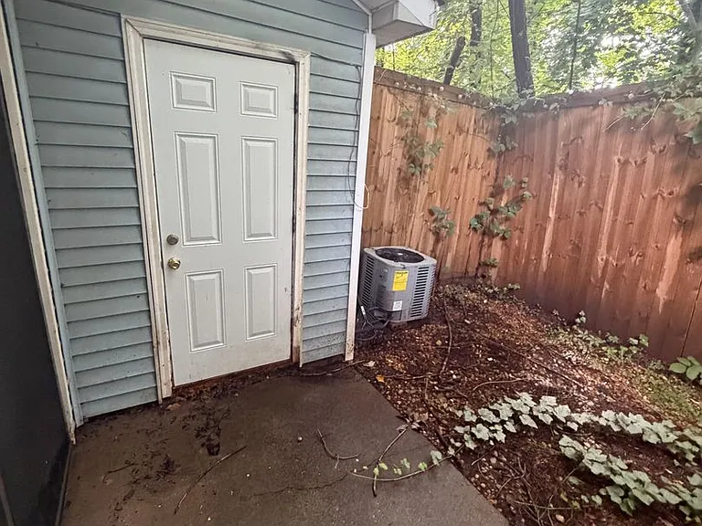 1215 Oakplace Dr — Photo 11