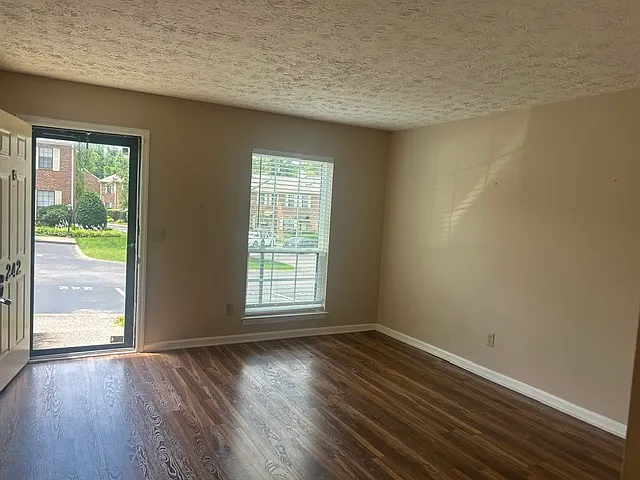 242 Thistle Ln — Photo 2